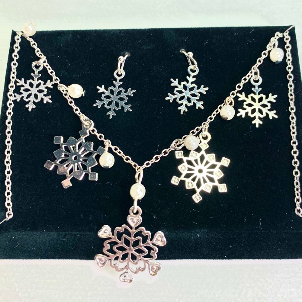 SOLD. Snowflake Necklace & Earrings Boxed Gift Set